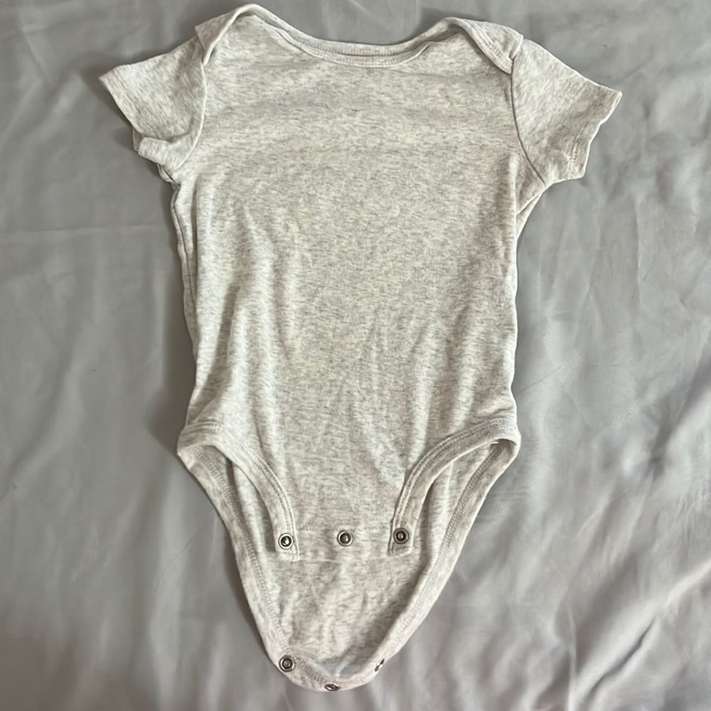 18m Carters Baby Onesie🤍